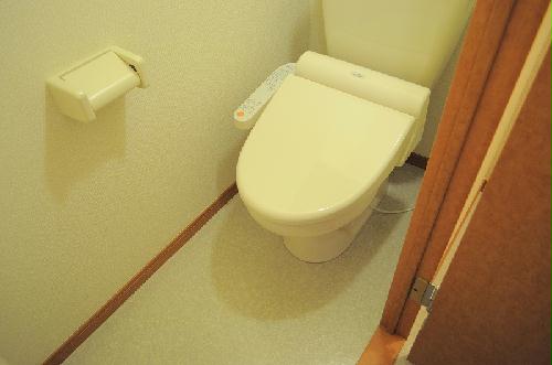 トイレ　温水洗浄便座付きトイレ