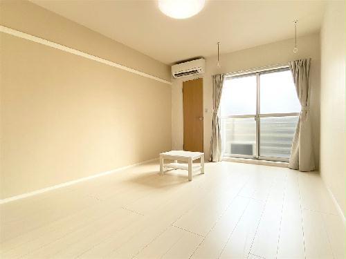 居室・リビング　配置が反転の部屋があります。