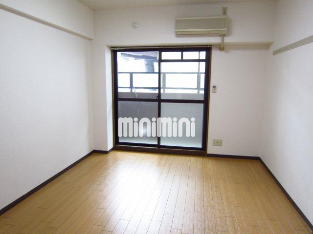 居室・リビング　広々７帖の洋室