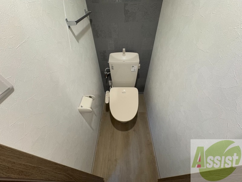 トイレ　こちらはトイレです。清潔感があり、安心して使用できます。