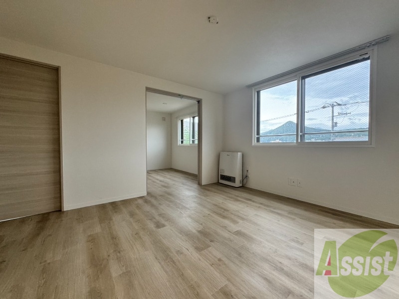 居室・リビング　広々としたリビングですね。使い勝手がよさそうですね！