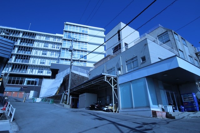 コンビニ　ファミリーマート岩崎2丁目店（コンビニ）まで650m