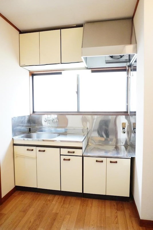 キッチン　窓があり明るいキッチン