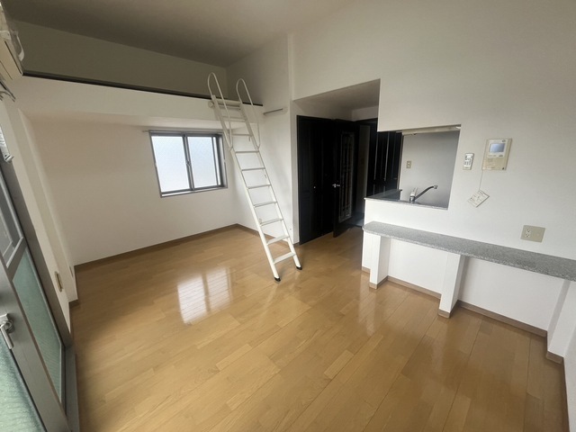 居室・リビング　別階３号室