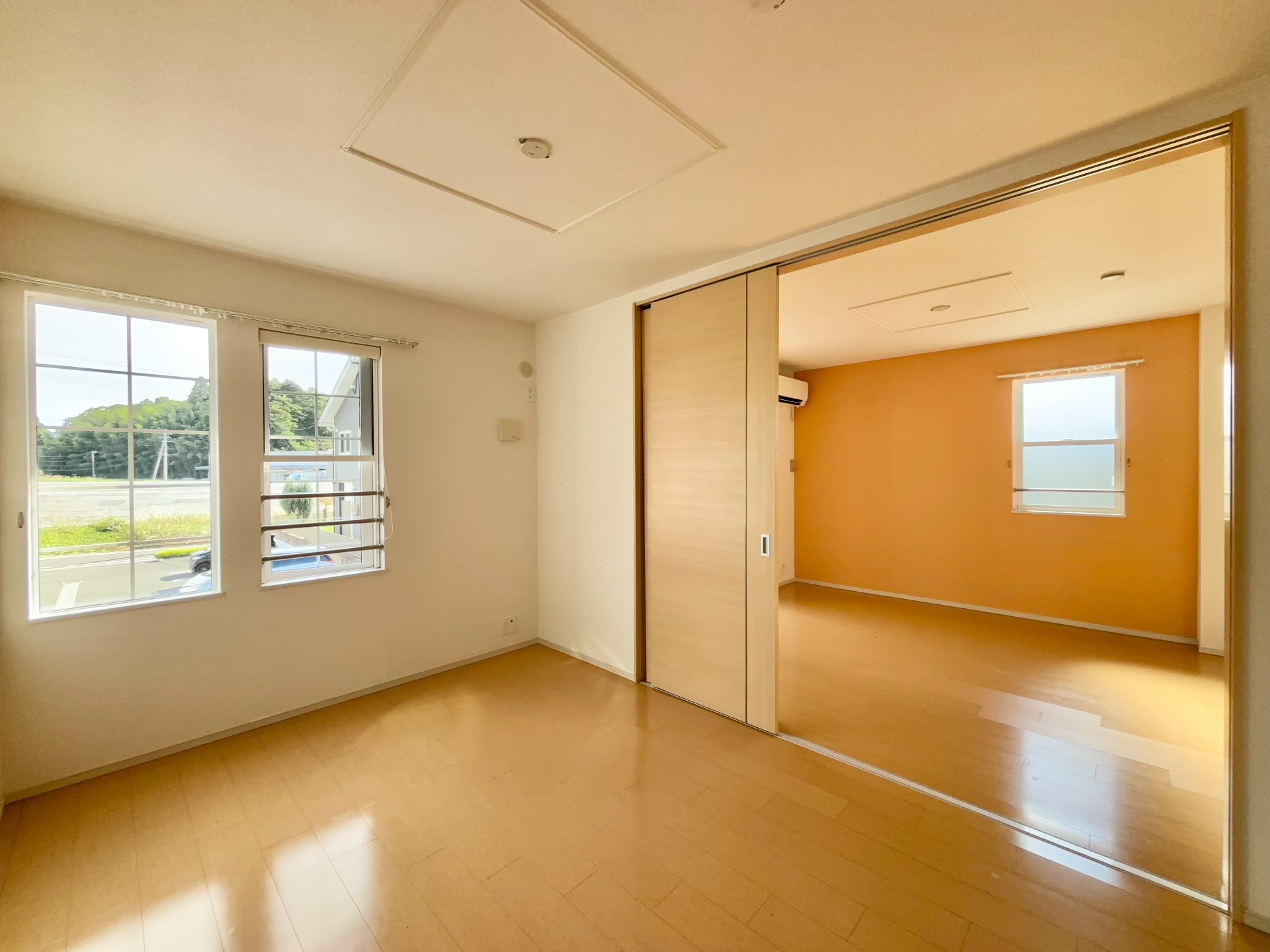 その他部屋・スペース　洋室部分・フローリングが綺麗な、明るいお部屋です。