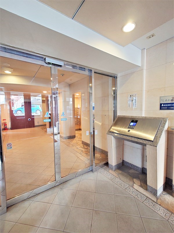 エントランス　エントランスはオートロックです