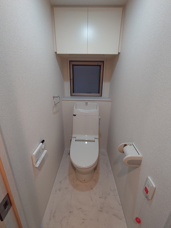 トイレ　※清掃前の写真になります