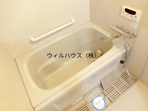 バス・シャワールーム　浴室乾燥機、追い焚き機能付きバス！
