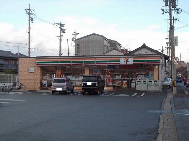 コンビニ　セブンイレブン桑名外堀店（コンビニ）まで550m