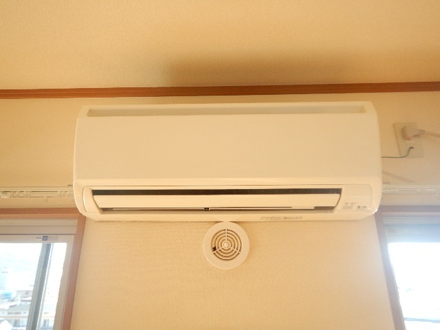 その他設備　エアコン（洋室にあるもう１台は設備に入りません）