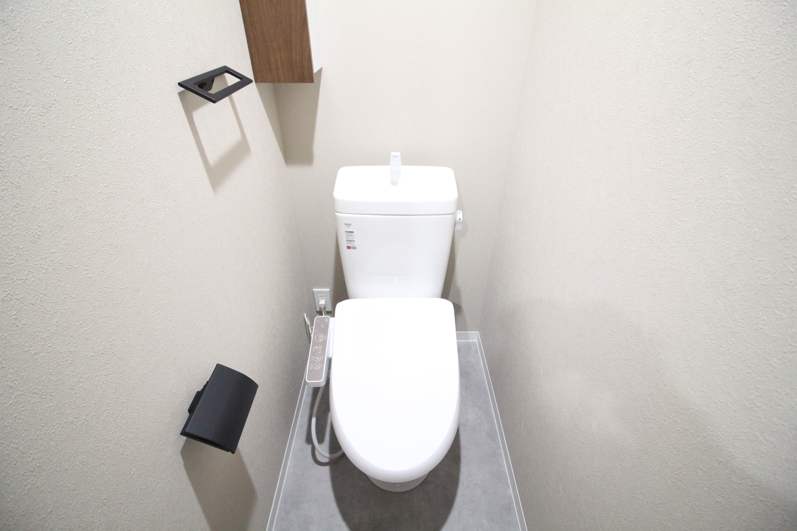 トイレ　温水洗浄便座で快適にお使いいただけます♪