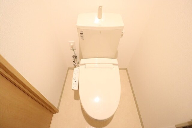 トイレ　温水洗浄暖房便座