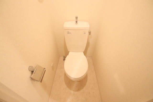 トイレ　※別室の参考写真の為、現況優先です。