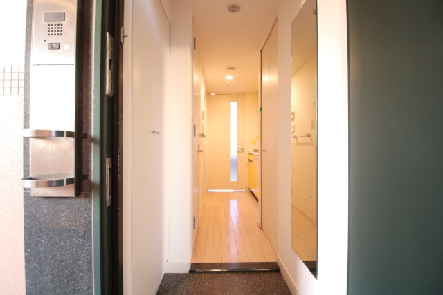 玄関　※別室の参考写真の為、現況優先です。