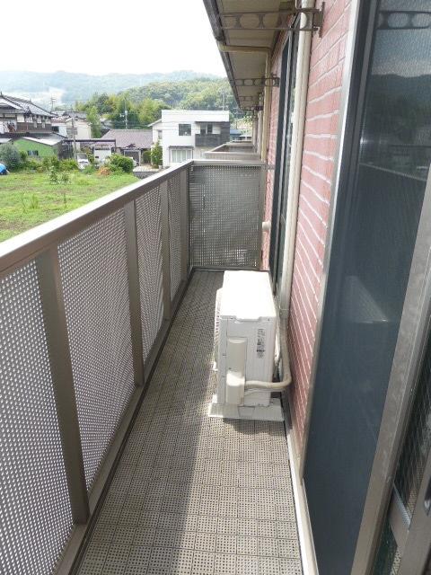 バルコニー　外からの目が気にならないバルコニーで洗濯物が干せます