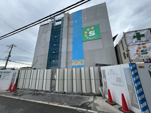 建物外観　建設中