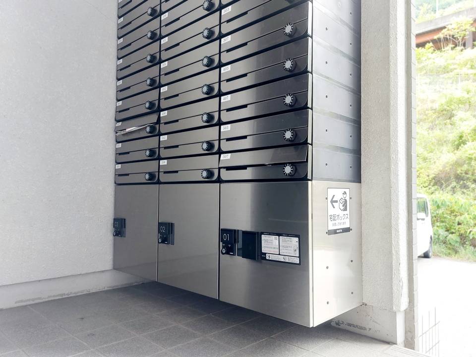 エントランス　宅配ボックス