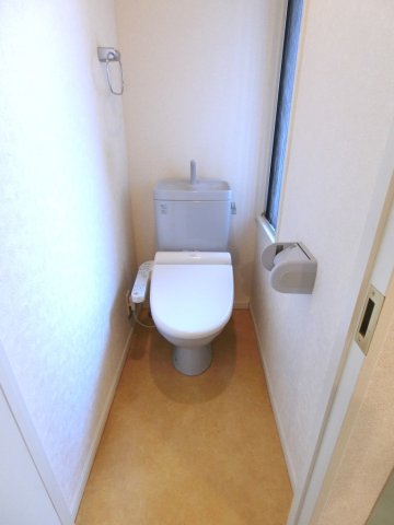 トイレ　＊洗浄便座は付いてません。