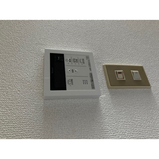 バス・シャワールーム　給湯器リモコン