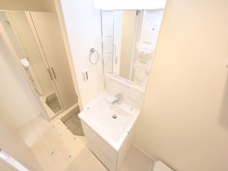 洗面設備　脱衣所　独立洗面台（シャンプードレッサー付）