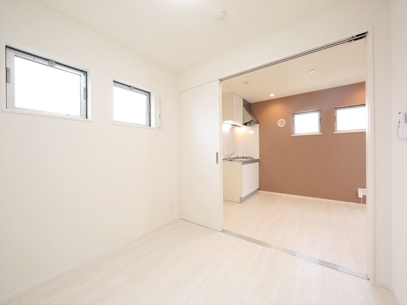 居室・リビング　洋室4.2帖　ＤＫ6.1帖　繋げて使用もできます