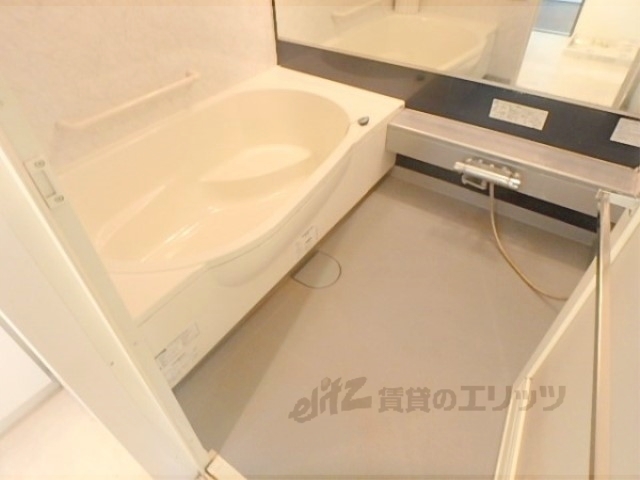 バス・シャワールーム　ゆとりのある綺麗なお風呂です。