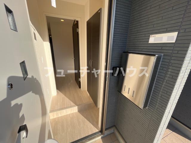 玄関　宅配ボックス付の玄関（イメージ）