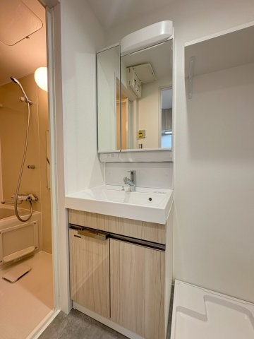 洗面設備　コンパクトで使いやすい洗面所