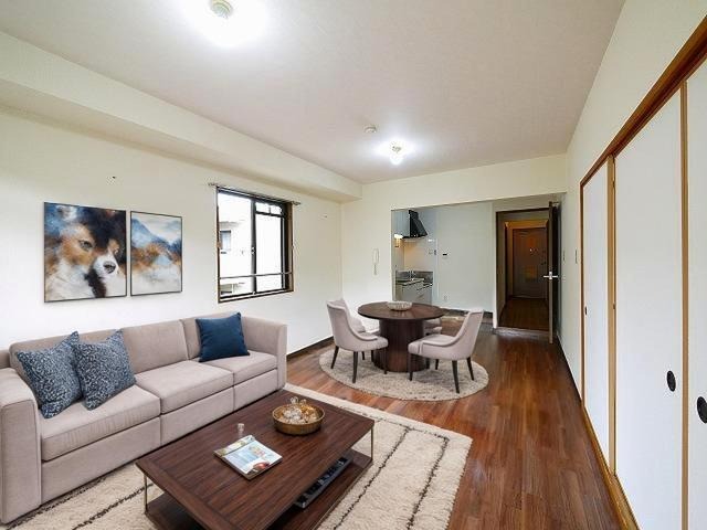 居室・リビング　CGで家具等を配置したもので家具等は含まれません