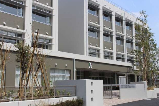 中学校　世田谷区立世田谷中学校（中学校）まで453m