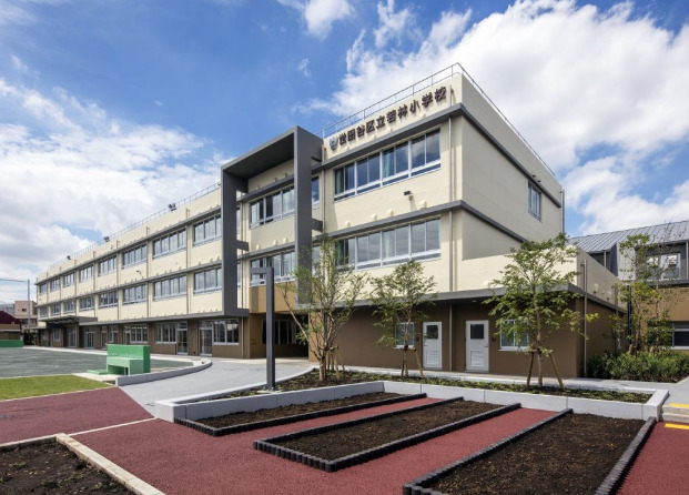 小学校　世田谷区立若林小学校（小学校）まで305m