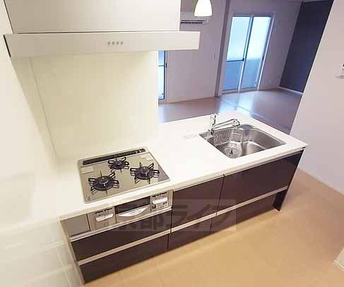 キッチン　３口コンロのシステムキッチン