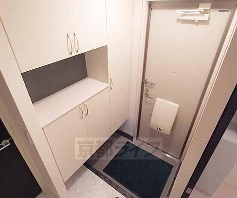 玄関　大きなシューズボックス付