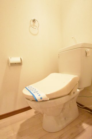 トイレ　別号室画像。ご参考下さい