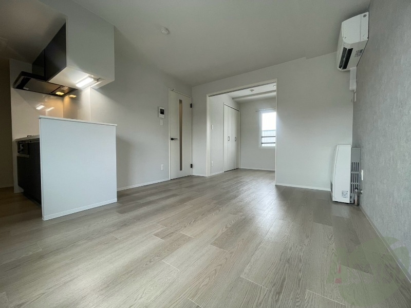 居室・リビング　広々としたリビングですね。使い勝手がよさそうですね！