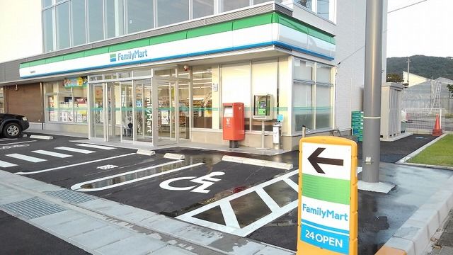 コンビニ　ファミリーマート福島黒岩店（コンビニ）まで1300m