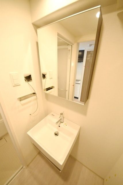 洗面設備　★独立洗面台付きです★※別部屋参考写真です