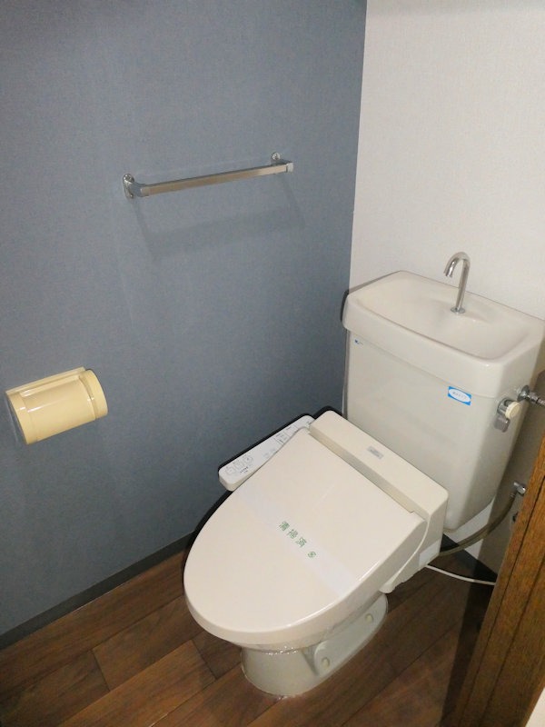 トイレ　清潔感のある温水洗浄便座のトイレ♪