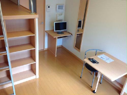 居室・リビング　居間(ベランダ側）