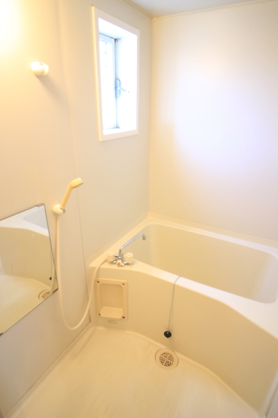 バス・シャワールーム　窓あります