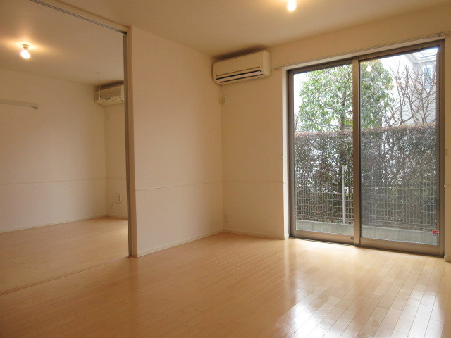 居室・リビング　同建物・別号室画像・同仕様