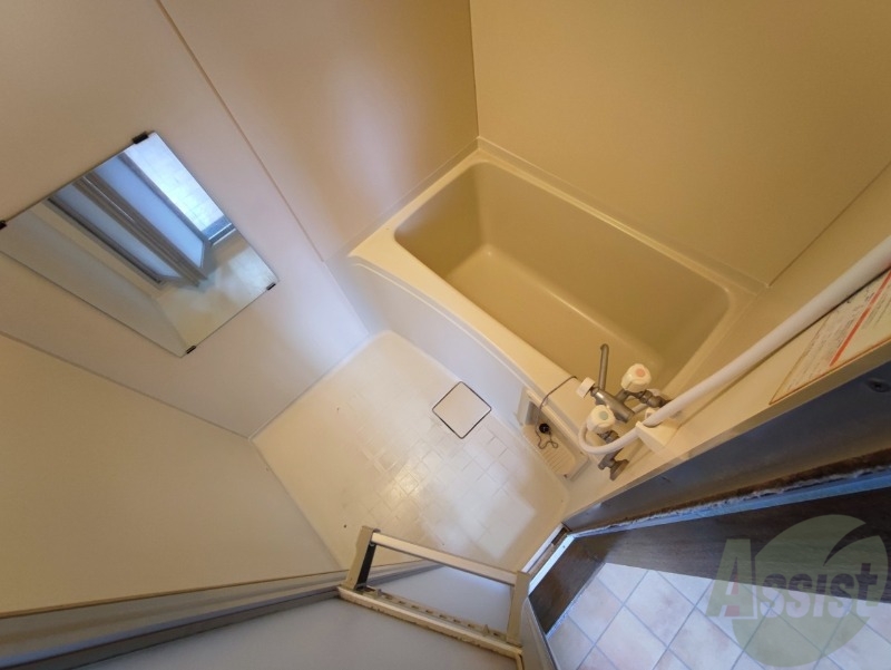 バス・シャワールーム　ユニットバスです。疲れを癒すのに欠かせませんね！