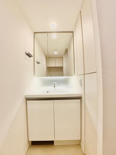 洗面設備　広い洗面スペース