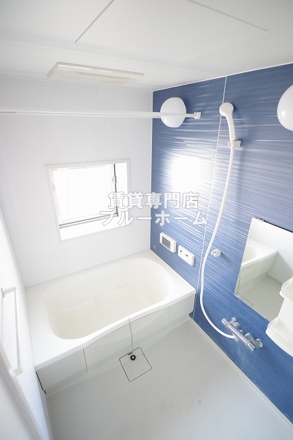 バス・シャワールーム　TV付の明るい浴室！