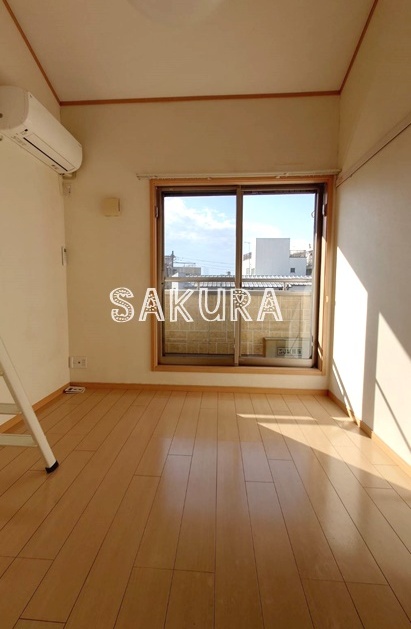 居室・リビング　こちらのリビングで趣味の時間をお楽しみください♪