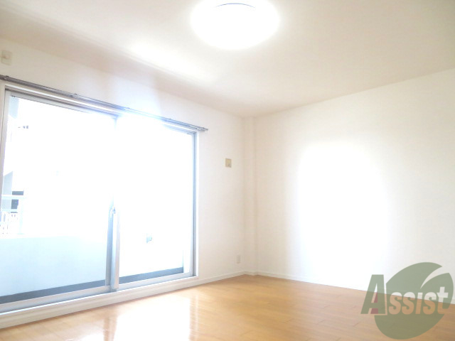 居室・リビング　リビングです。広くて、とても明るい間取りです。