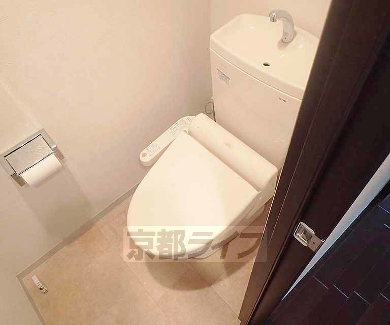 トイレ　ウォシュレットつきです。