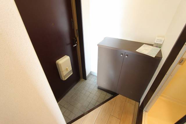 玄関　※４０７号室の写真になります。