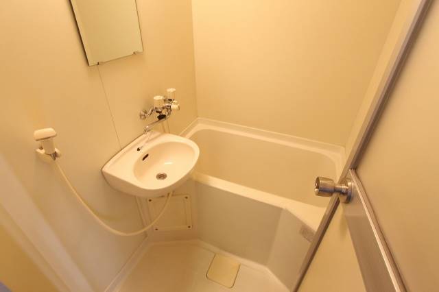バス・シャワールーム　※４０７号室の写真になります。