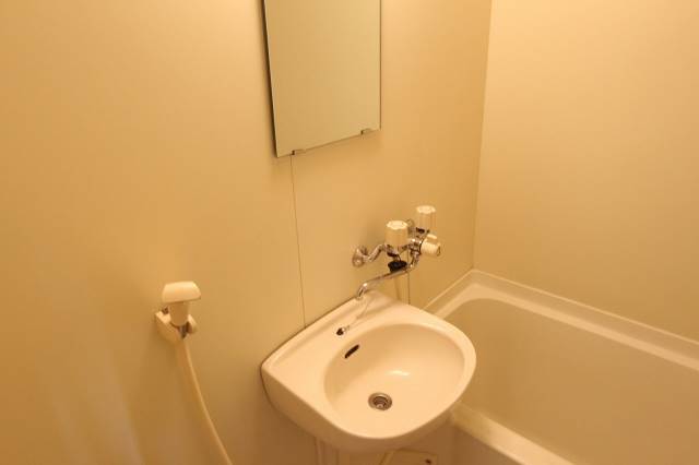 洗面設備　※４０７号室の写真になります。